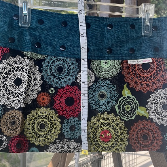 Sweet spot skirt, reversible mini, excellent quality can fit any size waist - Picture 2 of 4